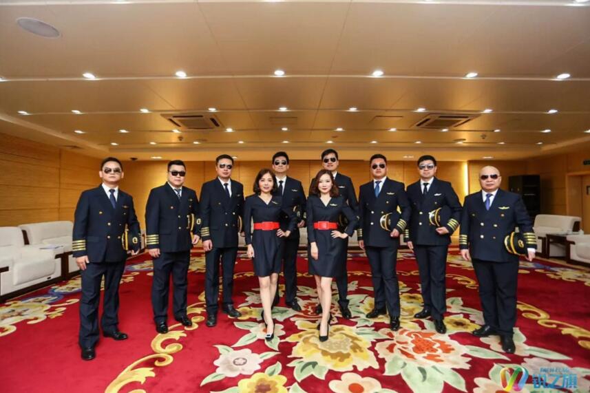 公司年会我中了千元大奖,半夜,前女友突然发来信息……