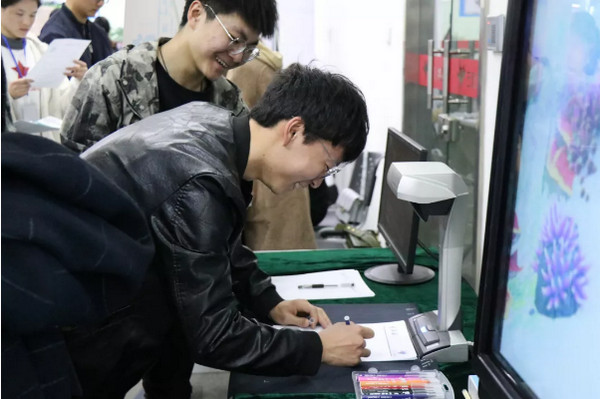 1553649618305018.jpg 配图7 云和数据VR相关项目体验.jpg